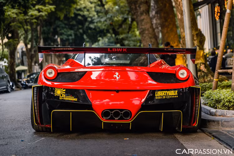 Bộ mâm được thiết kế 5 chấu kép chủ đạo sơn đen bóng cùng các họa tiết đan xen lạ mắt. Đây cũng là một thương hiệu mâm xe còn khá mới lạ với giới chơi xe tại Việt Nam. Với thiết kế lạ mắt, bộ mâm này là một sự lựa chọn hoàn hảo cho chiếc xe đầy hầm hố này.