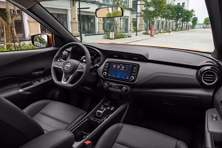 Cụ thể, mẫu SUV cỡ B nhà Nissan được trang bị hệ truyền động e-Power bao gồm mô-tơ điện, pin lithium-ion, bộ biến tần, động cơ xăng và máy phát điện. Với công nghệ này, Nissan Kicks e-Power sẽ được truyền động hoàn toàn bằng mô-tơ điện.