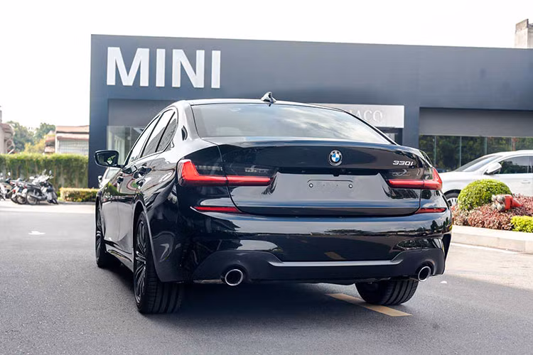 BMW 3-Series hang sang tai Viet Nam dang re hon ca Toyota Camry?-Hinh-4