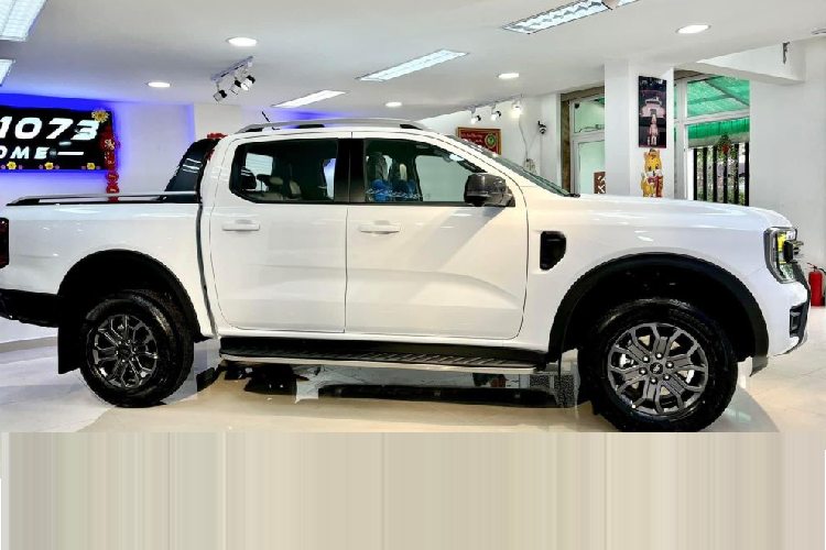 Theo người chia sẻ, dù được rao với giá cao, 2,4 tỷ đồng nhưng chiếc Ford Ranger biển ngũ quý 7 đã có người đặt cọc. Theo phong thủy, số 7 vốn không phải một con số được quá nhiều người phương Đông ưa chuộng bởi theo từ Hán, số 7 được đọc là "Thất".