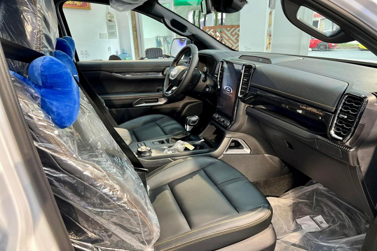 Cung cấp sức mạnh cho chiếc xe bán tải Ford Ranger Wildtrak biển khủng ở Sài Gòn này là khối động cơ Bi-Turbo 2.0L, công suất tối đa 213 mã lực và 500 Nm mô-men xoắn, kết hợp hộp số tự động 10 cấp.