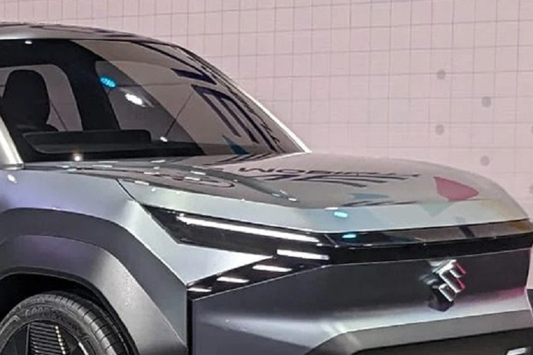 Tạp chí Autocar cho biết mẫu SUV điện đầu tiên của hãng Suzuki sẽ dùng pin Blade do hãng BYD của Trung Quốc sản xuất để đảm bảo giá thành cạnh tranh. Theo tin đồn, hãng Suzuki dự định bán mẫu ô tô điện của mình với giá chỉ từ 1,3 - 1,5 triệu Rupee (khoảng 370 - 427 triệu đồng).