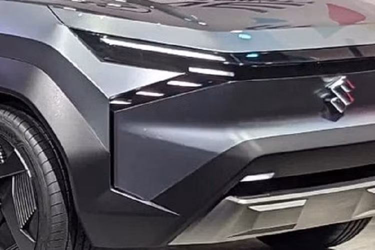 Tuy nhiên, với chiều dài cơ sở như trên, xe chắc chắn sẽ sở hữu nội thất khá rộng rãi đối với một mẫu SUV cỡ B. Thông tin về động cơ của Suzuki eVX chưa được tiết lộ nhiều. Chỉ biết rằng, xe sẽ dùng cụm pin có dung lượng 60 kWh và chạy được khoảng 550 km sau 1 lần sạc theo chu trình thử nghiệm tại Ấn Độ.