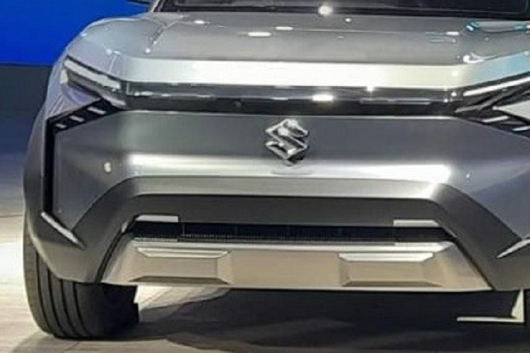 Phiên bản thương mại của Suzuki eVX dự kiến sẽ được trang bị 2 loại pin có dung lượng khoảng 48 kWh và 60 kWh. 2 loại pin này mang đến phạm vi di chuyển lần lượt là 400 km và 500 km.