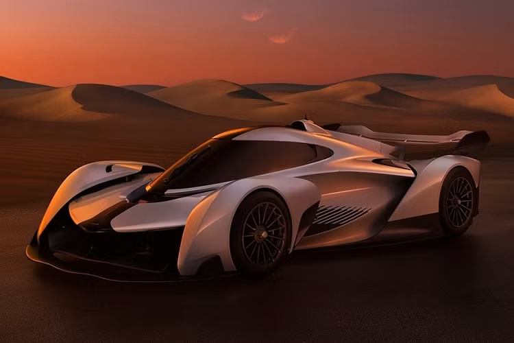  McLaren Solus GT McLaren Solus GT được đánh giá là mẫu xe đua sản xuất giới hạn đẹp mắt. Xe sử dụng động cơ V10, dung tích 5.2L được chế tạo bởi chuyên gia động cơ xe đua Judd, tạo ra công suất tối đa 829 mã lực và mô men xoắn cực đại 649 Nm với vòng tua máy lên tới 10.000 vòng/phút.