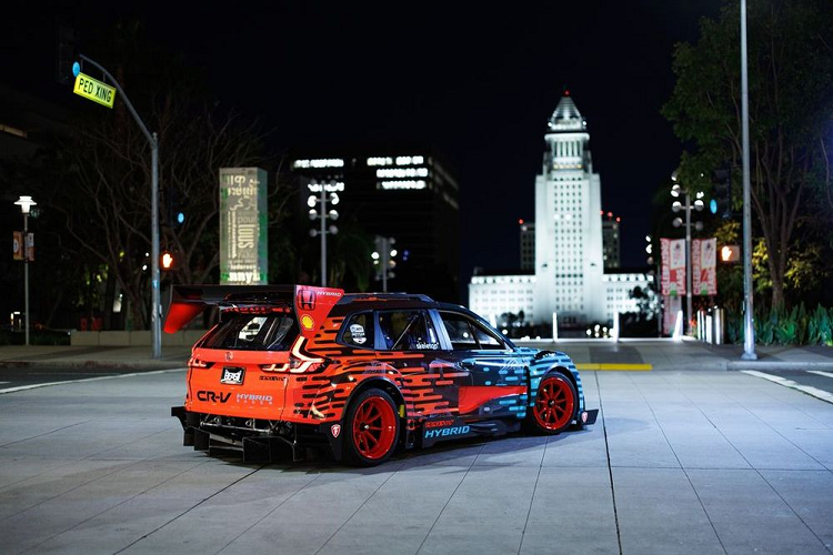 Honda cho biết khách hàng có thể tận mặt chứng kiến Honda CR-V Hybrid Racer tại Grand Prix St. Petersburg diễn ra vào cuối tuần này. Ngoài ra, hãng cũng có kế hoạch giới thiệu mẫu xe đặc biệt của mình tại một số địa điểm khác trong khuôn khổ IndyCar 2023.