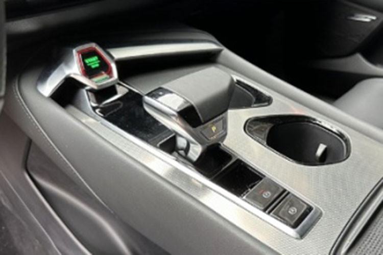 Về trang bị an toàn, MG7 được tích hợp các tính năng hỗ trợ lái hiện đại và tiên tiến như: hệ thống hành trình thông minh ISC, hệ thống hỗ trợ chuyển làn thông minh ALC và hỗ trợ lái thông minh NGP, hệ thống hỗ trợ lái xe thông minh cao cấp NGP (Navigation Guided Pilot), các chức năng đỗ xe tự động APA và đỗ xe tự động điều khiển từ xa RPA, có thể bao quát toàn bộ chỗ đỗ xe.