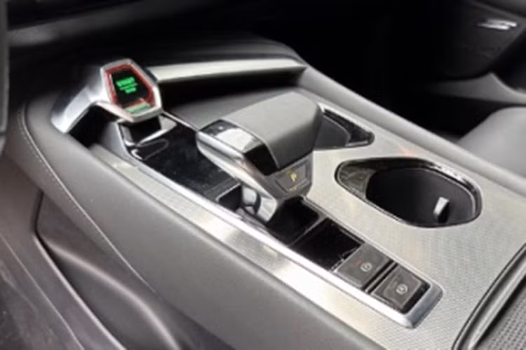 Về trang bị an toàn, MG7 được tích hợp các tính năng hỗ trợ lái hiện đại và tiên tiến như: hệ thống hành trình thông minh ISC, hệ thống hỗ trợ chuyển làn thông minh ALC và hỗ trợ lái thông minh NGP, hệ thống hỗ trợ lái xe thông minh cao cấp NGP (Navigation Guided Pilot), các chức năng đỗ xe tự động APA và đỗ xe tự động điều khiển từ xa RPA, có thể bao quát toàn bộ chỗ đỗ xe.