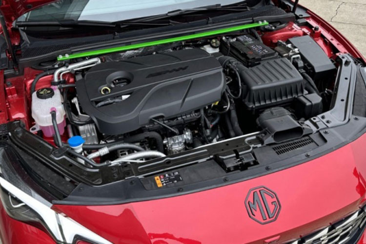 Chưa rõ khi về Việt Nam xe sẽ được trang bị hệ truyền động nào. Tại thị trường Trung Quốc, MG7 có 2 tùy chọn động cơ bao gồm: Động cơ tăng áp 4 xy-lanh, dung tích 2.0L cho đầu ra công suất 261 mã lực và mô-men xoắn 405 Nm. Đi kèm hộp số sàn 9 cấp. Thứ 2 là động cơ tăng áp 4 xy-lanh, dung tích 1.5L, cho đầu ra công suất 180 mã lực và mô-men xoắn 298 Nm. Đi kèm hộp số ly hợp kép 7 cấp.