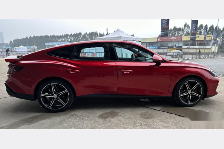 Cụ thể từ 30/6/2023, Công ty con thuộc tập đoàn Tan Chong Motor là TC Services Việt Nam sẽ không còn là nhà nhập khẩu và phân phối độc quyền thương hiệu MG tại thị trường Việt Nam, do SAIC Motor International Co., Ltd. (SMIL) đã chấm dứt thỏa thuận phân phối ở nước ngoài.