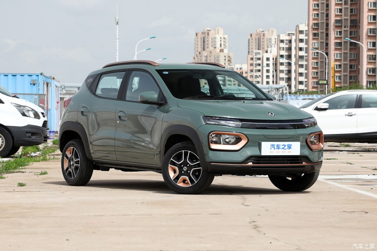 Dù không mấy thành công ở nước ta, nhưng tại thị trường nội địa, Dongfeng cũng có sự hấp dẫn riêng của mình với Dongfeng EV, một thương hiệu con chỉ tập trung vào các loại xe chạy điện nhỏ và hiện đang xây dựng một nền tảng mới cho các loại xe điện nhỏ. Trong vài năm tới, Dongfeng EV dự kiến tung ra thị trường từ 3 đến 5 mẫu xe mới, bao gồm các dòng xe SUV và sedan, và 1 trong số đó có Dongfeng Nano Box 2023 mới được định vị trong phân khúc SUV cỡ B