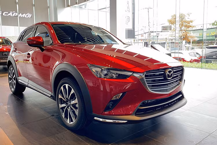 Trong dải sản phẩm của Mazda Việt Nam, CX-3 cạnh tranh với Kia Seltos và Hyundai Creta. Thế nhưng, kể từ khi ra mắt thị trường Việt Nam năm 2021, Mazda CX-3 có kết quả kinh doanh không quá ấn tượng. Tính trong 4 tháng đầu năm 2023, xe đạt mức tiêu thụ 612 xe, thấp hơn Hyundai Creta (3.284 xe) và Kia Seltos (2.051 xe). 