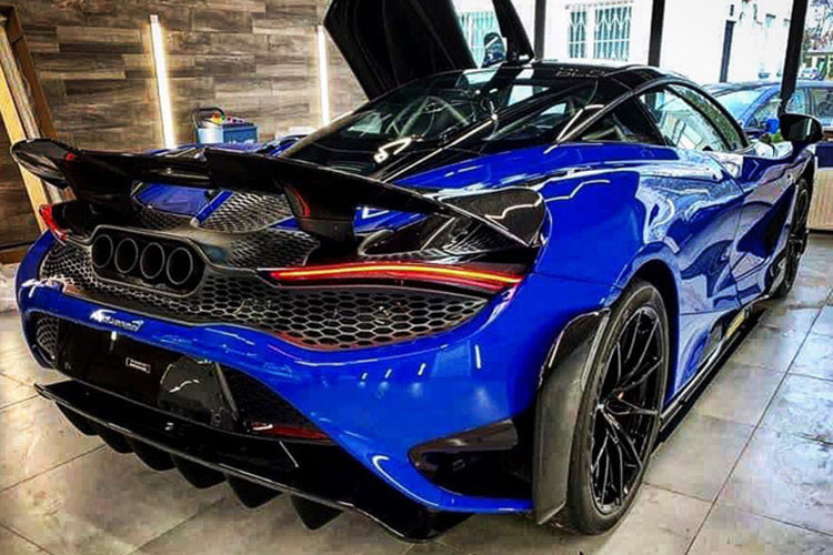 Từ đây, đã giúp cho xe McLaren 765LT sản sinh công suất tối đa 755 mã lực, cao hơn 45 mã lực so với trước cũng như làm tăng thêm 30 Nm ở mô-men xoắn cực đại giúp xe đạt mức 800 Nm.