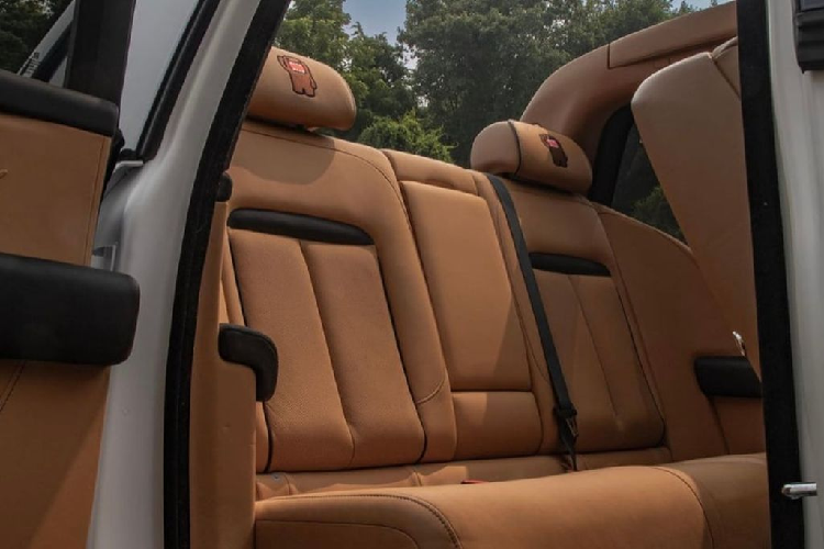 Hiện chưa rõ anh chàng rapper này đã phải chi bao nhiêu tiền để biến chiếc Rolls-Royce Cullinan hạng sang thành một phiên bản táo bạo này. Ngay cả Car Effex không công bố số tiền mà chủ xe bỏ ra để tùy biến lại xe.