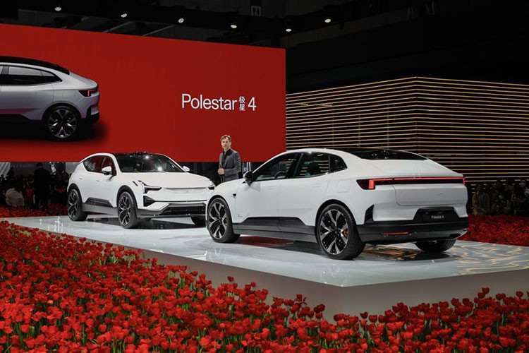 Theo kế hoạch, Polestar 4 2024 sẽ được bán ở thị trường Trung Quốc đầu tiên, vào tháng 11 năm nay, với 6 phiên bản và giá bán dao động từ 349.800 - 533.800 Nhân dân tệ (khoảng 1,19 - 1,82 tỷ đồng). Xe được sản xuất tại nhà máy của Geely ở thành phố Hàng Châu, tỉnh Chiết Giang, Trung Quốc. Sau đó, xe sẽ lần lượt ra mắt tại châu Âu, Bắc Mỹ và châu Á - Thái Bình Dương vào đầu năm sau.