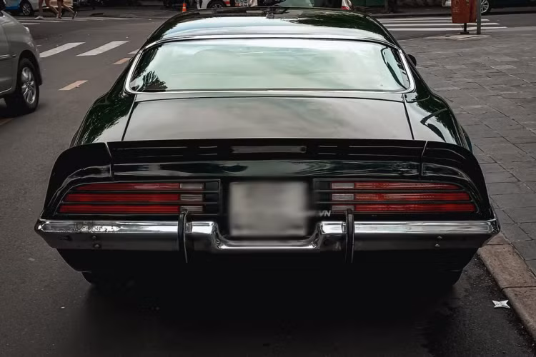 Động cơ tạo ra công suất 330 mã lực tại 4.800 vòng/phút và mô-men xoắn 583 Nm tại 3.000 vòng/phút. Xe sử dụng hệ dẫn động cầu sau.