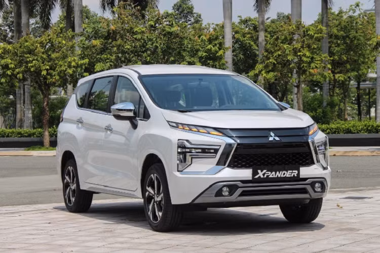 Theo báo cáo bán hàng của Hiệp hội các nhà sản xuất ô tô Việt Nam (VAMA), doanh số bán hàng toàn thị trường trong tháng 7/2023 đã có sự tăng trưởng trở lại. Đáng chú ý, top 10 ôtô bán chạy nhất trong tháng 7 lại có sự thay đổi bất ngờ khi nhiều mẫu xe vốn có thứ hạng thấp đã vượt lên ở nhóm dẫn đầu, còn mẫu xe từng đứng đầu bảng trong tháng 6/2023 lại “bốc hơi” không dấu vết.