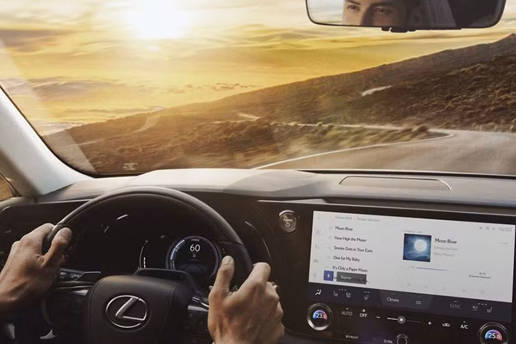 So với thế hệ tiền nhiệm, Lexus RX 2023 mới đã loại bỏ đi phiên bản RX L 3 hàng 7 chỗ và điều này gây thất vọng với một bộ phận khách hàng ưa thích không gian rộng rãi.