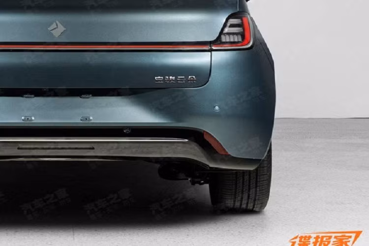 Về sức mạnh, các thông số của Baojun Yunduo còn khá hạn chế, chỉ biết rằng, xe mới có động cơ điện, sản sinh ra công suất tối đa 134 mã lực và pin lithium iron phosphate đến từ hãng Liuzhou Huating New Energy Technology Co., Ltd. Dự đoán, mức giá xe Baojun Yunduo 2024 sau khi ra mắt sẽ khá mềm.