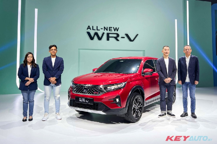 Hôm nay, ngày 13/7/2023, hãng Honda đã chính thức giới thiệu mẫu xe WR-V mới ở thị trường Malaysia. Đây là thị trường Đông Nam Á thứ 3 đón nhận mẫu SUV hạng A này, sau Indonesia và Thái Lan. Tương tự xe ở Thái Lan, Honda WR-V 2023 mới dành cho Malaysia cũng được nhập khẩu nguyên chiếc từ Indonesia.