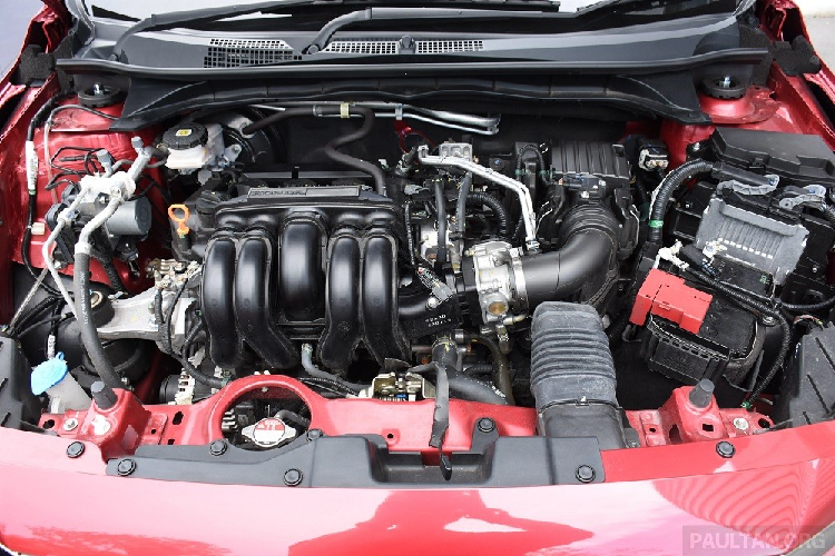 Từ bản E trở đi, xe sẽ có camera lùi đa góc cùng gói công nghệ an toàn chủ động Honda Sensing, bao gồm hệ thống cảnh báo khi phương tiện phía trước khởi hành, hệ thống kiểm soát hành trình thích ứng, phanh giảm thiểu va chạm, cảnh báo tiền va chạm, hỗ trợ giữ làn đường, giảm thiểu lệch làn đường, cảnh báo lệch làn đường và đèn pha tự động. Riêng bản RS sẽ được trang bị 6 túi khí. 