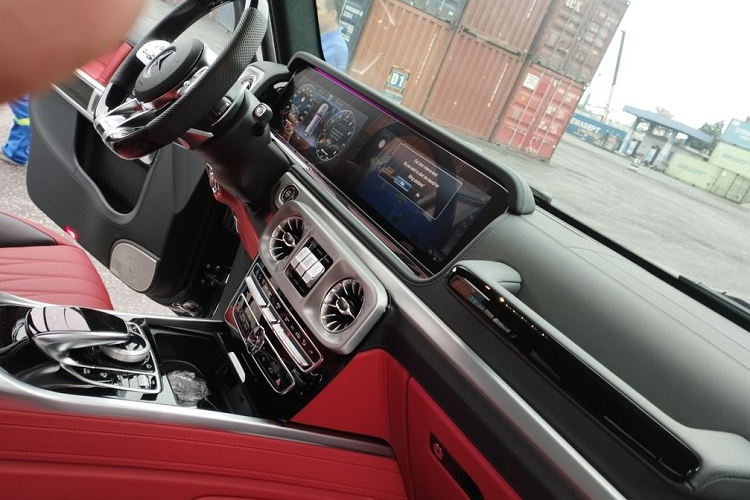 Theo quy định, đối với hàng hóa tồn đọng quá 90 ngày tại kho bãi, cảng, cửa khẩu đã hết thời hạn thông báo tìm chủ hàng nhưng không có người đến nhận hàng, cơ quan chức năng sẽ làm thủ tục tịch thu, xung công quỹ thông qua bán đấu giá.