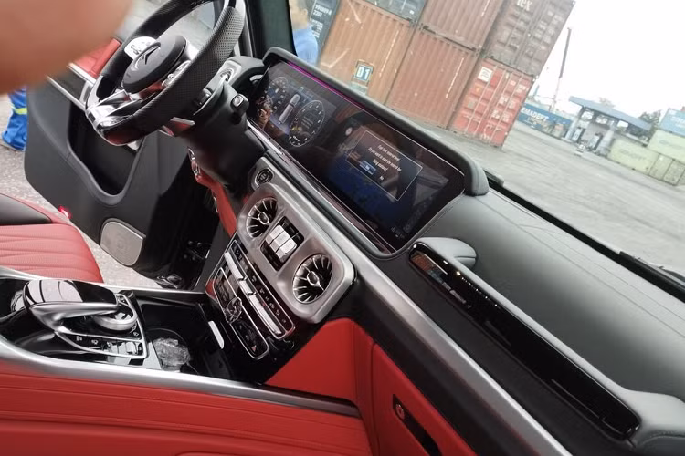 Theo quy định, đối với hàng hóa tồn đọng quá 90 ngày tại kho bãi, cảng, cửa khẩu đã hết thời hạn thông báo tìm chủ hàng nhưng không có người đến nhận hàng, cơ quan chức năng sẽ làm thủ tục tịch thu, xung công quỹ thông qua bán đấu giá.