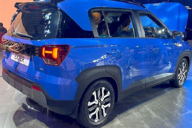 Theo công bố của nhà sản xuất, Exter có chỉ số tiêu thụ nhiên liệu trung bình là 19,4 km/lít (khoảng 5,15 lít/100 km) nếu đi với hộp số sàn và 19,2 km/lít (5,2 lít/100 km) nếu đi với hộp số sàn tự động AMT. Mức tương ứng của động cơ CNG là 27,1 km/lít (3,69 lít/100 km).