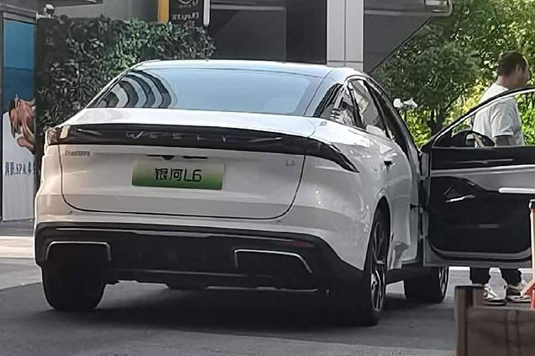 Geely tuyên bố rằng động cơ NordThor Hybrid 8848 của họ đang nhắm trực tiếp vào công nghệ hybrid DM của BYD với hiệu suất nhiệt của động cơ là 46%, và có khả năng hiện thực hóa 20 chế độ lái.