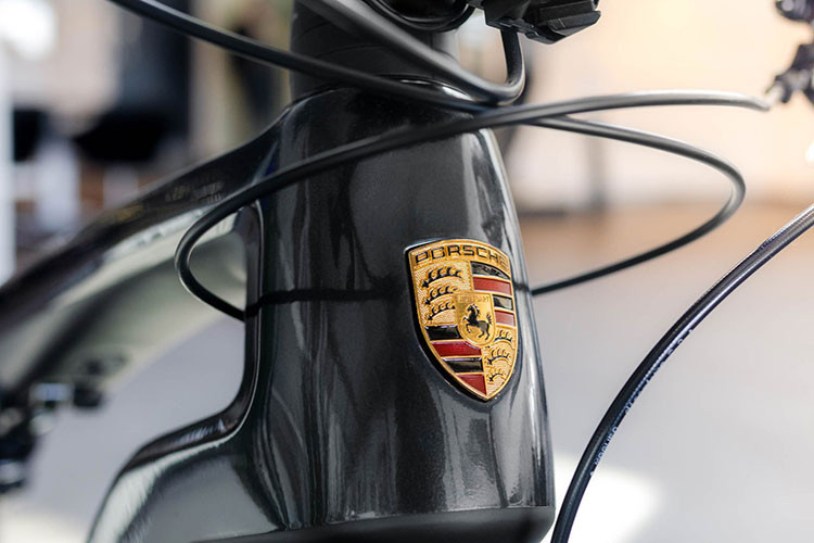Vào năm 2021, Porsche đã cho ra mắt 2 dòng xe đạp điện Porsche eBike Cross và eBike Sport với giá bán lần lượt là 7.990 Euro (tương đương 206 triệu đồng) và 9.990 Euro (tương đương 257 triệu đồng).
