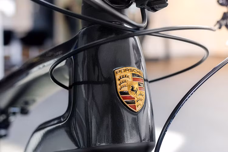 Vào năm 2021, Porsche đã cho ra mắt 2 dòng xe đạp điện Porsche eBike Cross và eBike Sport với giá bán lần lượt là 7.990 Euro (tương đương 206 triệu đồng) và 9.990 Euro (tương đương 257 triệu đồng).
