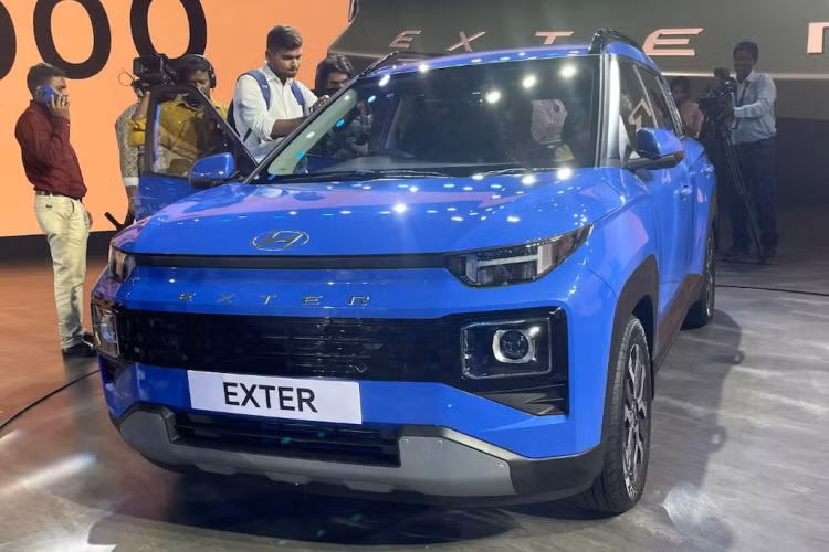 Dự đoán, Hyundai Exter sẽ lắp ráp tại Việt Nam dùng động cơ xăng 4 xi-lanh, hút khí tự nhiên, dung tích 1.2L, cho công suất tối đa 83 mã lực và mô-men xoắn cực đại 114 Nm. Động cơ kết hợp với hộp số sàn 5 cấp hoặc hộp số sàn tự động 5 cấp. Hiện giá bán của Hyundai Exter ở Việt Nam chưa được công bố. Trong khi đó, tại Ấn Độ, xe có giá dao động từ 600.000 - 932.000 Rupee (khoảng 176 - 273 triệu đồng).