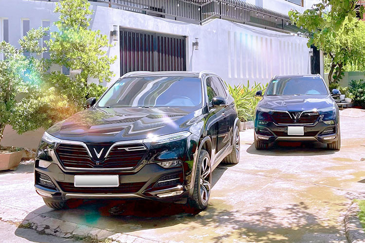 Tương tự những mẫu xe điện khác của VinFast, VF9 có tùy chọn mua xe kèm pin hoặc hoặc thuê pin. Nếu thuê pin, giá xe là 1,491 tỷ (Eco) và 1,685 tỷ đồng (Plus). Giá xe VinFast VF9 2023 bao gồm pin cho 2 phiên bản trên lần lượt 1,97 tỷ và 2,178 tỷ đồng.