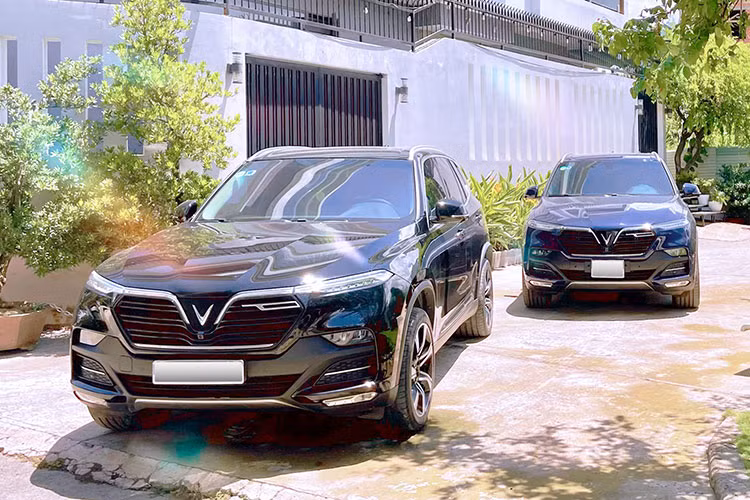 Tương tự những mẫu xe điện khác của VinFast, VF9 có tùy chọn mua xe kèm pin hoặc hoặc thuê pin. Nếu thuê pin, giá xe là 1,491 tỷ (Eco) và 1,685 tỷ đồng (Plus). Giá xe VinFast VF9 2023 bao gồm pin cho 2 phiên bản trên lần lượt 1,97 tỷ và 2,178 tỷ đồng.