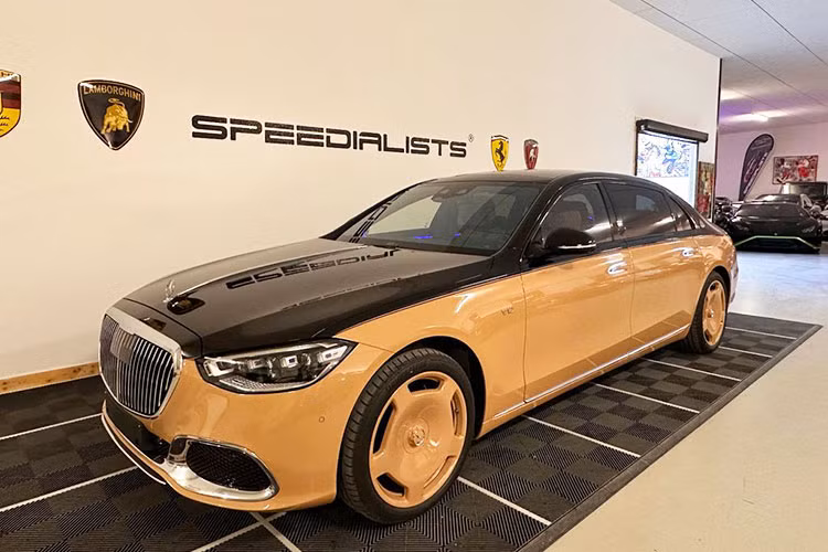 Động cơ trên Mercedes-Maybach S680 Virgil Abloh 2023 tạo ra công suất tối đa 621 mã lực cùng mô-men xoắn cực đại 1.001 Nm đồng thời kết hợp với hộp số tự động 9 cấp và hệ dẫn động 4 bánh toàn thời gian 4Matic.