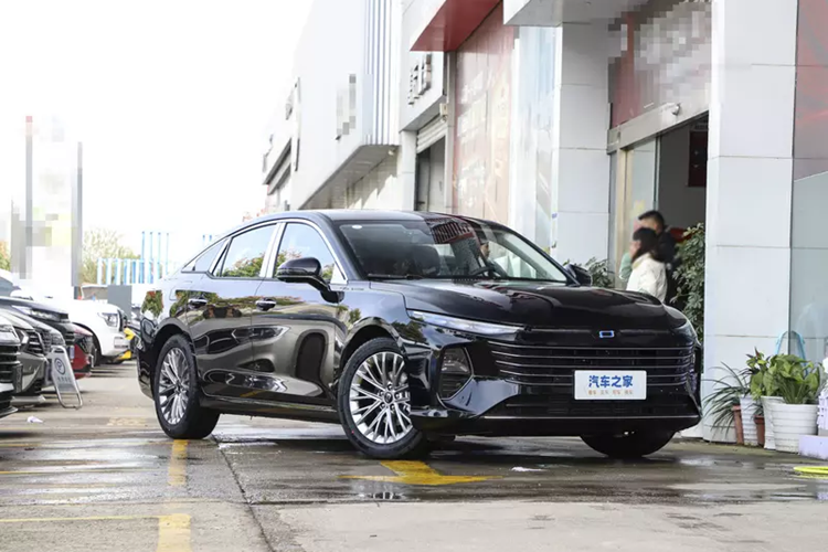 Pentium B70 thế hệ mới hay còn có tên gọi quốc tế là Bestune B70 đã được áp dụng ngôn ngữ thiết kế gia đình mới "mạnh mẽ, thuần khiết và tinh tế", của tập đoàn FAW.