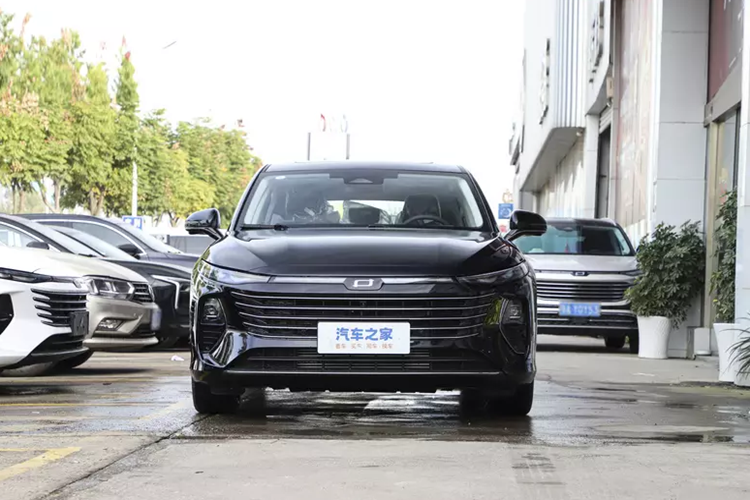 Vào ngày 8/12/2023, Bestune là một thương hiệu ô tô thuộc sở hữu của nhà sản xuất ôtô Trung Quốc FAW Group đã chính thức cho ra mắt chiếc sedan cỡ trung, mẫu xe Bestune B70 thế hệ mới với nhiều thay đổi ở ngoại hình so với bản thế hệ thứ 3.