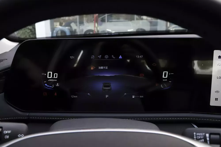 Giá cả và kích thước của xe cho phép nó đánh vào các sản phẩm nhỏ gọn của các thương hiệu nước ngoài, chẳng hạn như Volkswagen Sagitar, Toyota Corolla, v.v. Ngoài ra, tầm giá của nó cũng phù hợp với phân khúc tầm trung và tầm thấp có các xe cỡ lớn như Hyundai Mingtu, Ford Mondeo, Peugoet 408X...