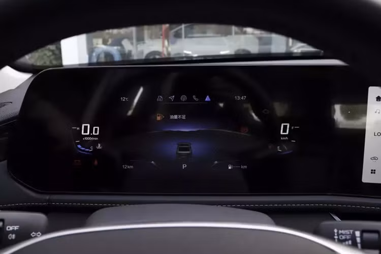 Giá cả và kích thước của xe cho phép nó đánh vào các sản phẩm nhỏ gọn của các thương hiệu nước ngoài, chẳng hạn như Volkswagen Sagitar, Toyota Corolla, v.v. Ngoài ra, tầm giá của nó cũng phù hợp với phân khúc tầm trung và tầm thấp có các xe cỡ lớn như Hyundai Mingtu, Ford Mondeo, Peugoet 408X...