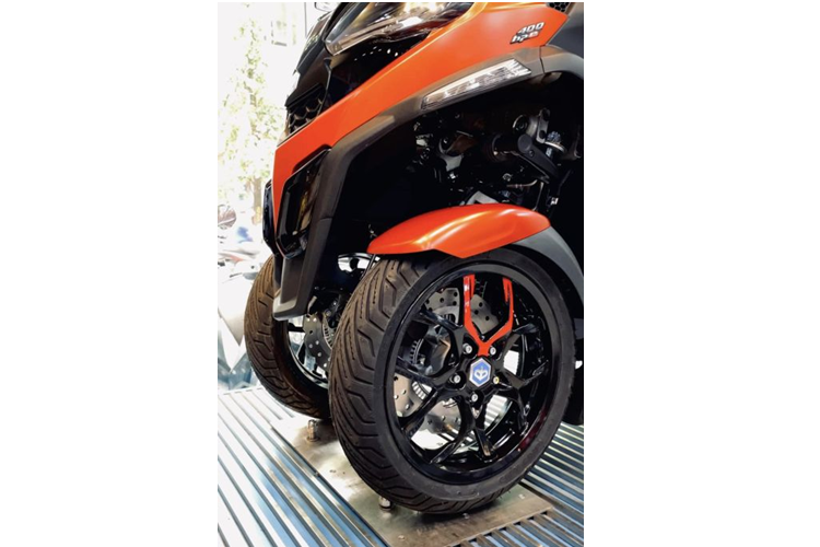 Thiết kế của xe còn đảm bảo hệ thống công thái học với sự cân bằng tỉ mỉ cấu trúc giữa tay lái, chỗ ngồi và chỗ để chân. Nhằm tạo ra tư thế ngồi thoải mái, lý tưởng cho cả người lái và người ngồi sau.