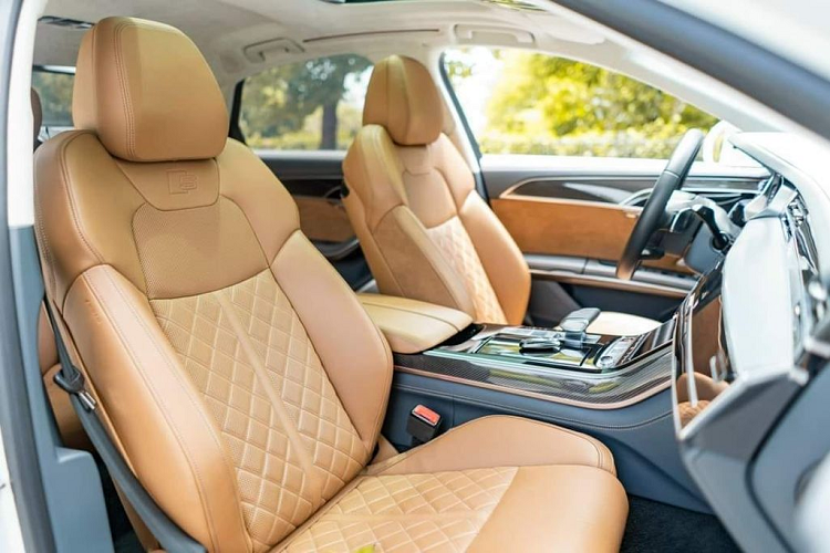 Cung cấp sức mạnh cho Audi S8 là khối động cơ V8 dung tích 4.0L tăng áp kép, công suất tối đa 563 mã lực, mô-men xoắn 800 Nm, kết hợp hộp số tự động 8 cấp S-Tronic.