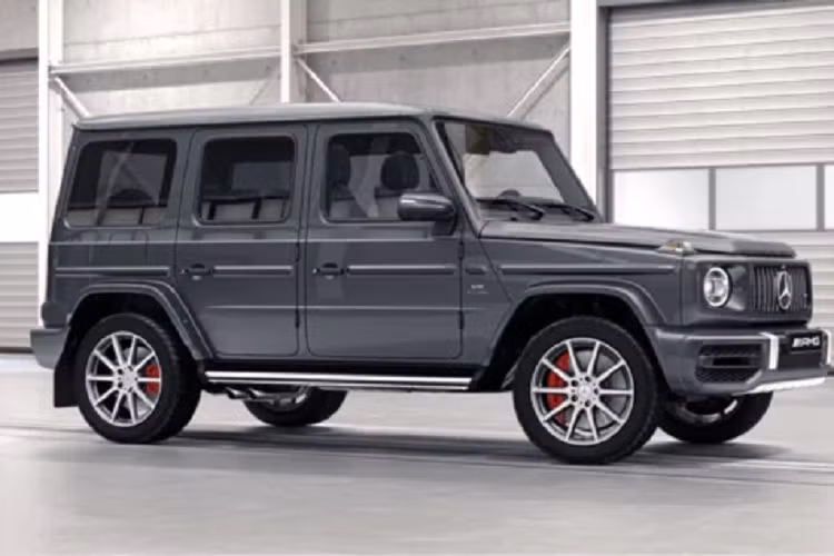 Theo đó, nhà sản xuất ôtô nước Đức sẽ triệu hồi tổng cộng 26.116 chiếc G-Class vì 2 lỗi trên. Đây là lỗi đã được ghi nhận lần đầu vào tháng 2/2022, khi chủ sở hữu của những chiếc Mercedes-Benz G-Class bắt đầu nhận thấy đèn cảnh báo ABS và ESP sáng lên trên xe của họ.