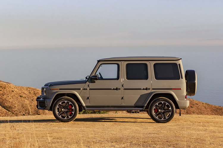 Tuy nhiên, để ngăn ngừa sự việc xảy ra, nhà sản xuất ô tô nước Đức đã thực hiện một chiến dịch thu hồi và sẽ liên hệ với các chủ sở hữu bắt đầu từ ngày 18/4 tới đây. Khách hàng đang sở hữu những chiếc xe Mercedes-Benz G550 và AMG G63 được sản xuất trong thời gian trên sẽ được thông báo để đưa xe đến trung tâm xử lý gần nhất.