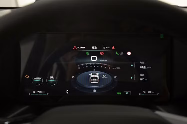 Ngoài ra, Haval Raptor còn được trang bị dẫn động 4 bánh song song nối tiếp, sử dụng cách bố trí phân bổ động cơ kép ở cầu trước và cầu sau, có nhiều chế độ lái, nhờ đó, giúp cho việc lái xe trong đô thị tiết kiệm nhiên liệu hơn. Tiếp đến là việc còn được trang bị hệ thống kiểm soát vectơ mô-men xoắn thông minh iTVC, có thể cải thiện khả năng kiểm soát khi vào cua.