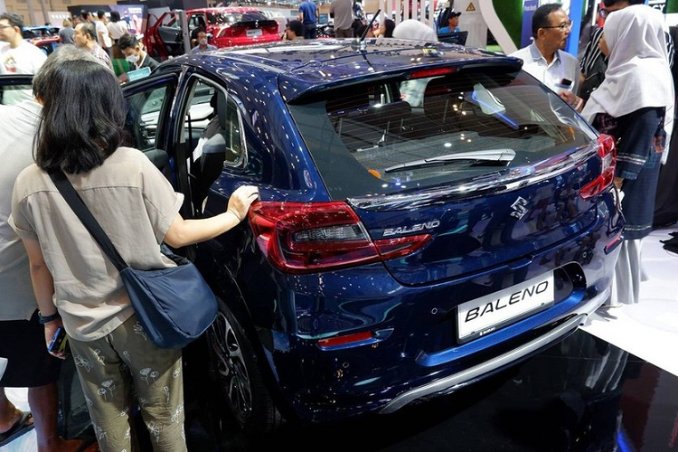 "Trái tim" của Suzuki Baleno 2023 tại thị trường Indonesia vẫn là động cơ xăng 4 xi-lanh, dung tích 1.5L giống Ertiga và XL7. Động cơ này cho công suất tối đa 105 mã lực và mô-men xoắn cực đại 138 Nm. Động cơ kết hợp với hộp số sàn 5 cấp hoặc tự động 4 cấp.