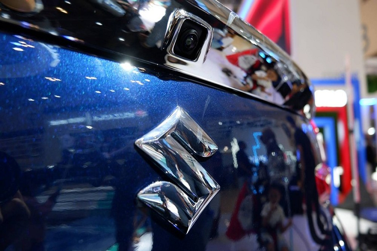 Trang bị an toàn của mẫu xe hatchback hạng B này gồm có 6 túi khí, hệ thống cân bằng điện tử, hệ thống hỗ trợ xuống dốc và hệ thống kiểm soát hành trình.