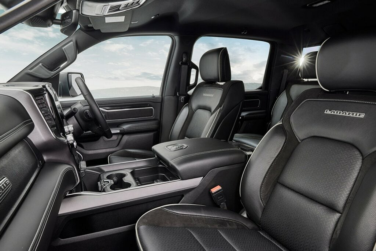 Giám đốc quốc gia của Ram Trucks Australia, Jeff Barber cho biết, “Chiếc xe bán tải cỡ lớn 1500 Laramie Sport kết hợp tất cả những lợi ích của một chiếc ute với sự thoải mái, không gian và chất liệu hoàn thiện cao cấp của một chiếc SUV hạng sang".