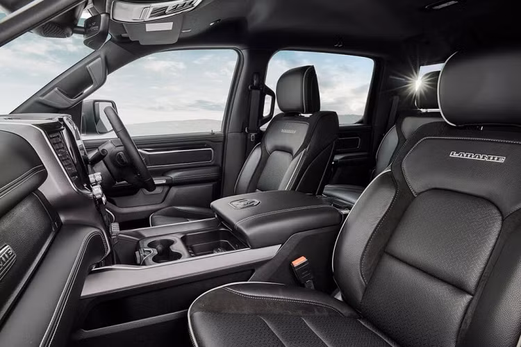 Giám đốc quốc gia của Ram Trucks Australia, Jeff Barber cho biết, “Chiếc xe bán tải cỡ lớn 1500 Laramie Sport kết hợp tất cả những lợi ích của một chiếc ute với sự thoải mái, không gian và chất liệu hoàn thiện cao cấp của một chiếc SUV hạng sang".