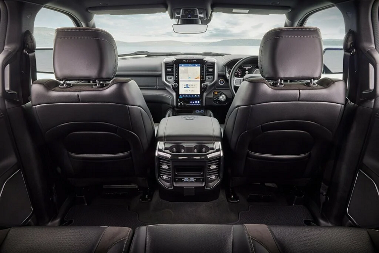 Chiếc xe cho phép người sử dụng có thể thoải mái sử dụng di chuyển hàng ngày hoặc dành cho những chuyến đi đường dài và cắm trại.