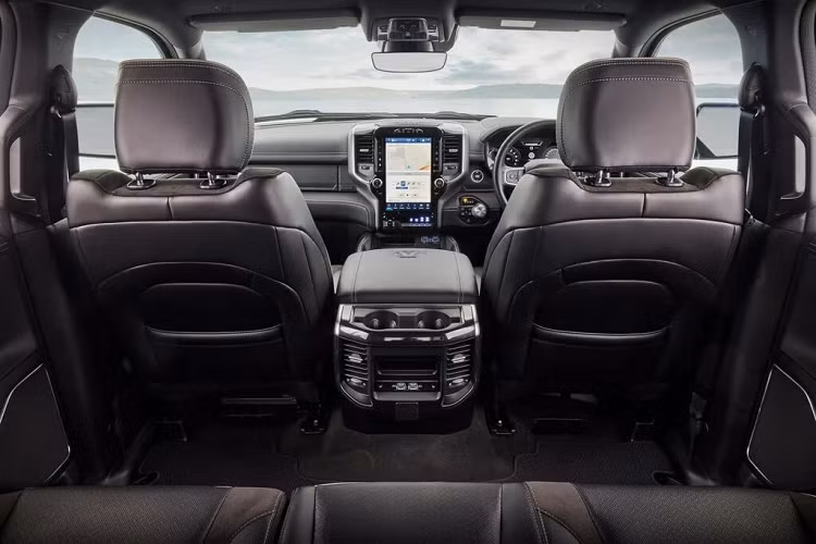 Chiếc xe cho phép người sử dụng có thể thoải mái sử dụng di chuyển hàng ngày hoặc dành cho những chuyến đi đường dài và cắm trại.